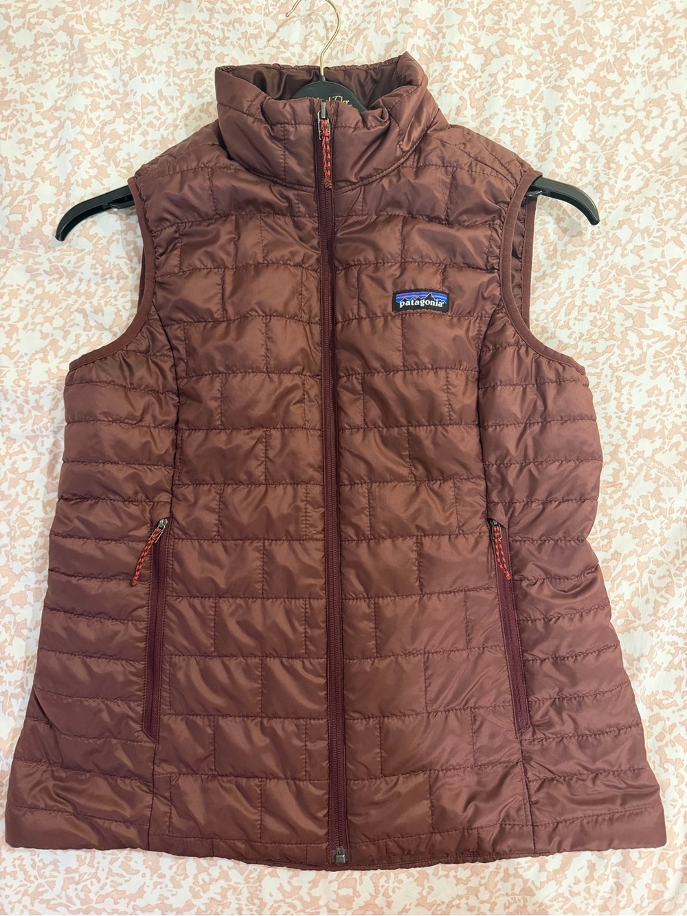 Patagonia Women’s Insulated Quilted Vest — burgundy